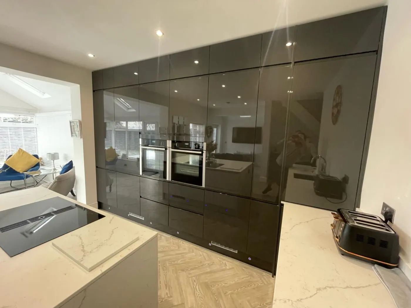 Wall of tall gloss units with double ovens