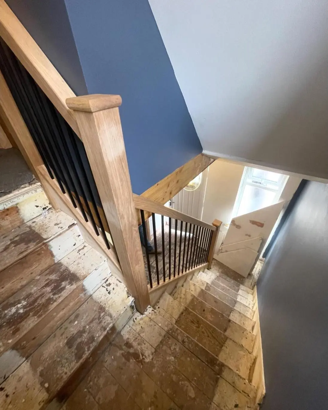 Oak banister with black spindles